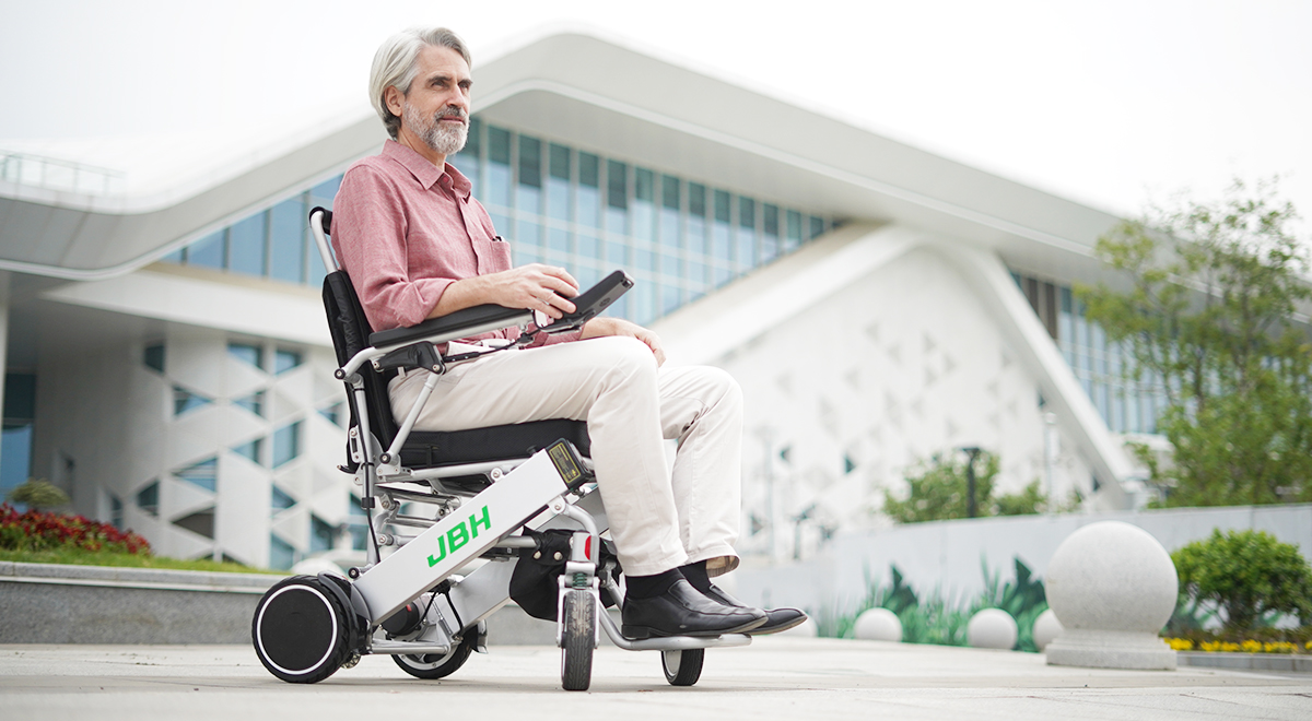 JBH Cadeira de rodas el&eacute;trica D03